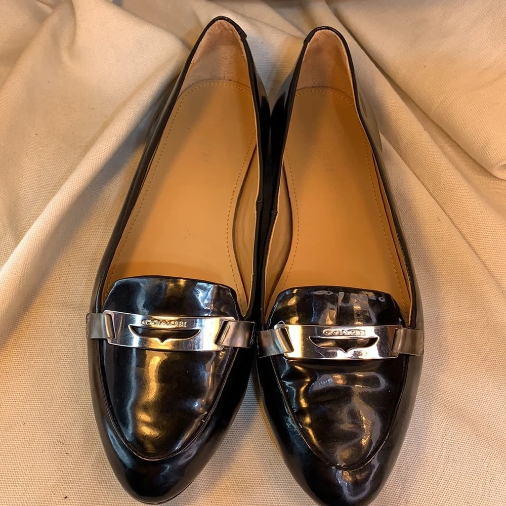 Coach almost NEW leather loafers/flats worn once